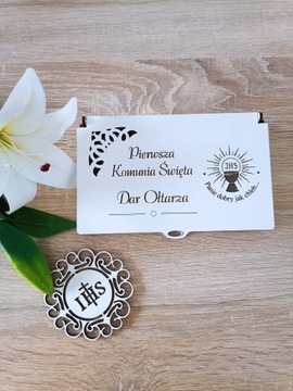 Подарок на алтарь копилки и Святое Причастие