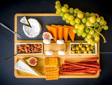 БАМБУКОВАЯ ДОСКА ДЛЯ СЫРА И МЕРЫ ПО УХОДУ ЗАКУСКИ + НОЖИ