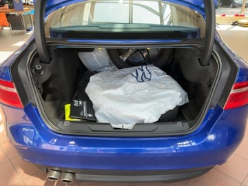 Jaguar XE Sedan 2.0 i4 180KM 2017 Jaguar XE 20d R-Sport, zdjęcie 7