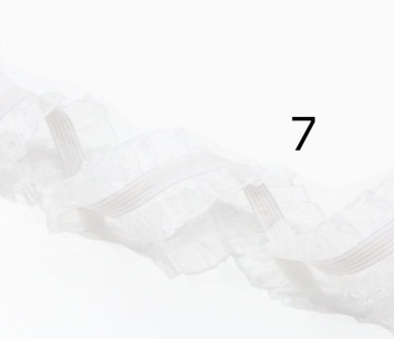 Нежная крестильная повязка на голову из цветов для девочки.