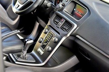 Volvo V40 II 2019 Volvo V40 2.0 T2 122KM RDesign Panorama Skóra, zdjęcie 16