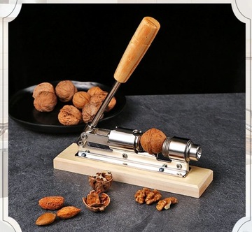 Крепкий Щелкунчик, прочный, большая подставка.