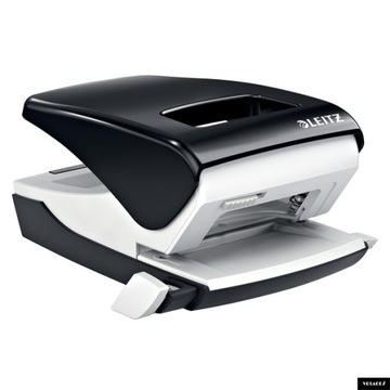 Большой офисный дырокол с противоскользящим покрытием на 40 листов бумаги.