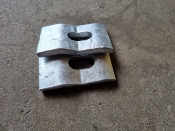 СТОЙКА СЦЕПКИ, КРЕПЛЕНИЕ ДЕРЖАТЕЛЯ ЗАПАСНОГО КОЛЕСА