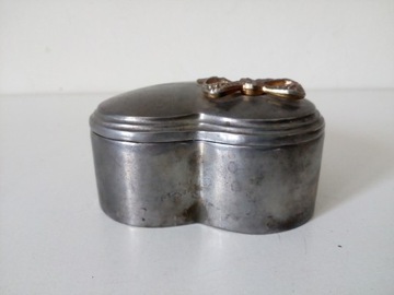 Позолоченная коробочка в форме сердца