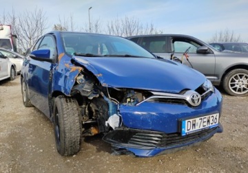 Toyota Auris II Touring Sports Facelifting 1.6 Valvematic 132KM 2018 Toyota Auris 2018r, 1.6 Benzyna. Uszkodzony prawy przod i bok. Jezdzi 1.6, zdjęcie 1