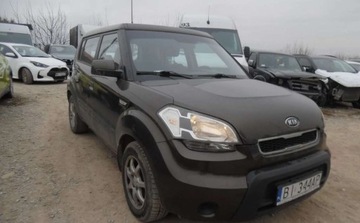 Kia Soul I Crossover 1.6 CRDI VGT 128KM 2009 Kia Soul 022010r, Salonowy. 1.6 CRDI. Lekko uszkodzony lewy tyl. Jezdzi.