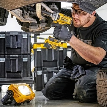 Светодиодная лампа Аккумуляторная 18В DCL077-XJ DEWALT