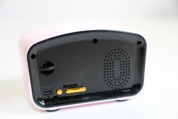 Ретро радиоприемник FM BT SD мини портативный R9 19 розовый