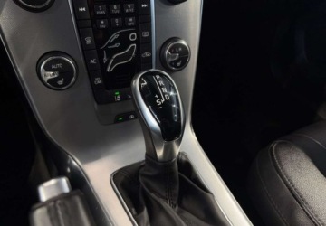 Volvo V40 II Hatchback Facelifting 2.0 T5 245KM 2018 Volvo V40 Inscription 2.0 T5 245KM automat 2018 r., Salon PL, HAK 2.0 245KM, zdjęcie 24