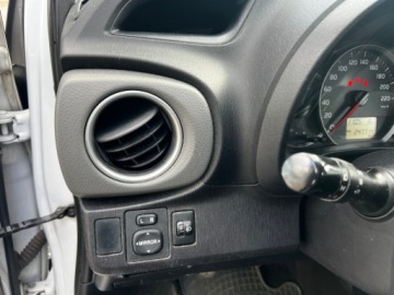 Toyota Yaris III Hatchback 5d 1.0 VVT-i 69KM 2013 Toyota Yaris Toyota Yaris 1.0 69KM Salon PL 022014 Benzyna 69KM, zdjęcie 13