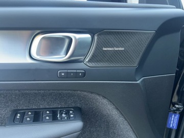 Volvo XC40 Crossover Facelifting 2.0 B3 163KM 2025 Volvo XC 40 VOLVO XC40 B3 Plus Dark Benzyna (163+1, zdjęcie 13