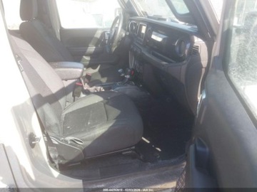 Jeep Gladiator 2022 Jeep Gladiator Altitude 2022 3.6 Benzyna 285KM, zdjęcie 9