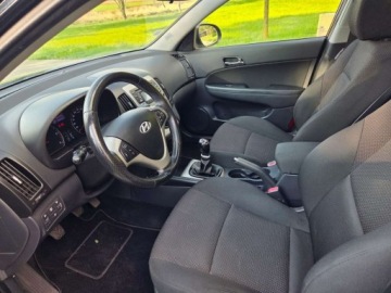 Hyundai i30 I CW Facelifting 1.6 CRDi 115KM 2011 Hyundai i30 Klimatronik Aluminiowe Felgi Czujniki Parkowania 1.6 Diesel, zdjęcie 9