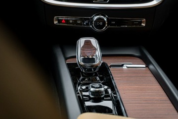 Volvo V60 II  Kombi Facelifting 2.0 B4 B 197KM 2025 Volvo V60 Ultra Dark B4 Mild hybrid Benzyna 197+14, zdjęcie 21