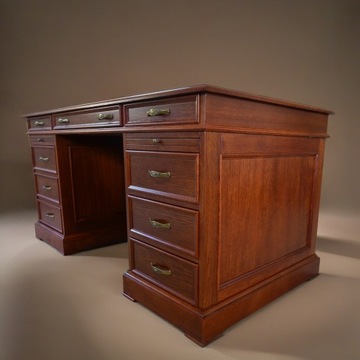 Комплект от производителя: Английский DESK + Кожаное кресло Chesterfield.