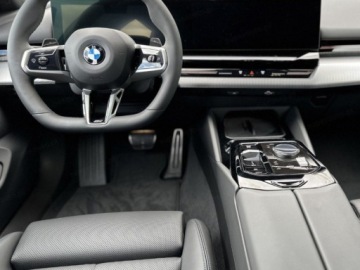 BMW Seria 5 G90-91 Touring 2.0 520d 197KM 2024 BMW Seria 5 Touring 520d xDrive Sport Combi 2.0 (197KM) 2024, zdjęcie 5