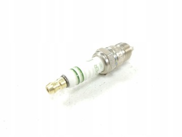 BOSCH 0 242 240 520 Свеча зажигания