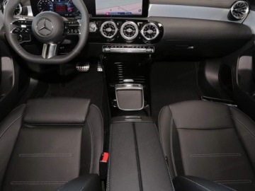 Mercedes Klasa A W177/V177 Hatchback Facelifting 1.3 200 163KM 2024 MERCEDES-BENZ A Klasa 200 AMG Line 1.3 (163KM) 2024, zdjęcie 8