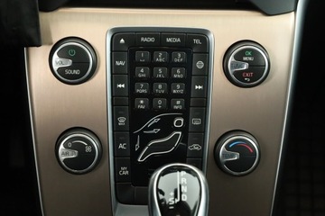 Volvo V40 II Hatchback Facelifting 2.0 D2 120KM 2018 Volvo V40 Cross Country 2.0 D2, Automat, Skóra, zdjęcie 9