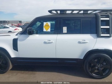 Land Rover Defender IV (L663) 2022 Land Rover Defender 110 X-Dynamic HSE 2022 3.0l 3.0 Benzyna 395KM, zdjęcie 2
