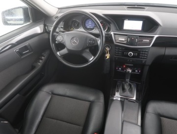 Mercedes Klasa E W212 Kombi 220 CDI BlueEFFICIENCY 170KM 2011 Mercedes E E 220 CDI, 167 KM, Automat, Navi, zdjęcie 6