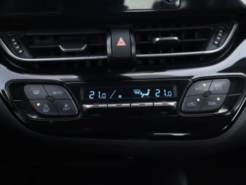 Toyota C-HR I Crossover Facelifting 1.8 Hybrid 122KM 2020 Toyota C-HR 1.8 Hybrid, Salon Polska, Serwis ASO, zdjęcie 17