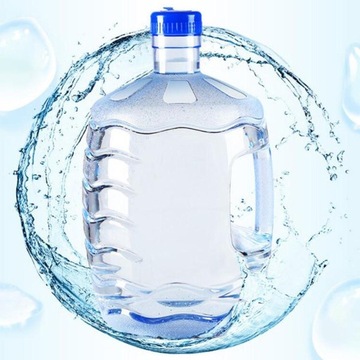Походный жилет с большой емкостью для воды.