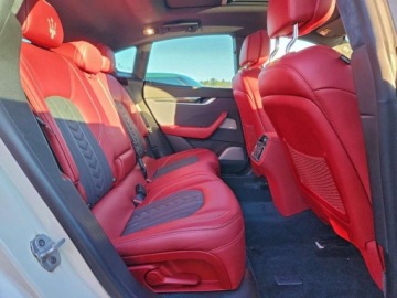 Maserati Levante 2018 Maserati Levante S Luxury 2018 3.0 Benzyna 424KM, zdjęcie 11