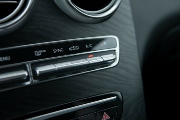 Mercedes GLC C253 SUV Facelifting 2.0 200d 163KM 2022 Mercedes-Benz GLC 200d 4Matic AMG Line Salon PL Autotrade 2.0 Diesel, zdjęcie 31