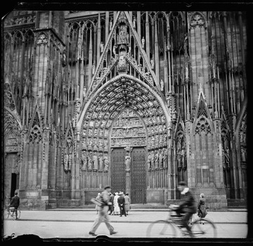 Из Баку в Париж.