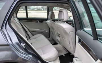 Mercedes Klasa C W204 Limuzyna 3.0 350 CDI BlueEFFICIENCY 231KM 2010 Mercedes-Benz Klasa C 3,0CDI (231KM) Automat Bezwypadkowy 3.0 Diesel 231KM, zdjęcie 11