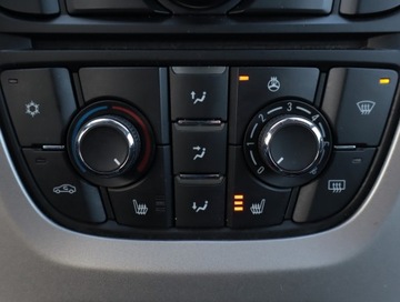 Opel Astra J Hatchback 5d 1.4 Turbo ECOTEC 140KM 2011 Opel Astra 1.4 T, Klima, Tempomat, Parktronic, zdjęcie 18