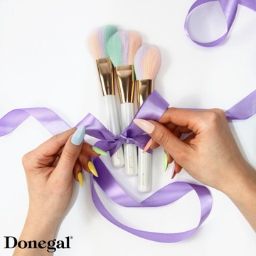 Donegal Кисть для макияжа, для нанесения рассыпчатой ​​и прессованной пудры.