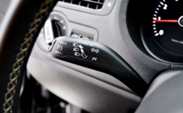 Volkswagen Polo V Hatchback 5d 1.2 70KM 2012 Volkswagen Polo Nawigacja, Czujniki parkowania, Podgrzewane fotele 1.2 70KM, zdjęcie 10