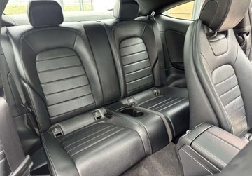 Mercedes Klasa C W205 2017 Mercedes-Benz Klasa C 4X4 C300 2.0 BENZ 245 KM 2017r 94.000 km Warszawa, zdjęcie 8