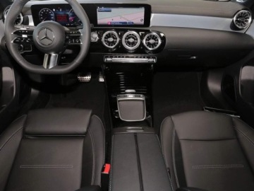 Mercedes Klasa A W177/V177 Hatchback Facelifting 1.3 200 163KM 2024 MERCEDES-BENZ A Klasa 200 AMG Line 1.3 (163KM) 2024, zdjęcie 8