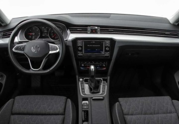 Volkswagen Passat B8 Variant Facelifting 2.0 TDI SCR 150KM 2023 Volkswagen Passat 2.0TDI 150KM DSG, Business, App Connect, Pakiet Zimowy,, zdjęcie 14