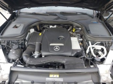 Mercedes GLC C253 2018 Mercedes-Benz GLC 2018 MERCEDES-BENZ GLC 300 4MATIC 2.0 Benzyna 241KM, zdjęcie 9