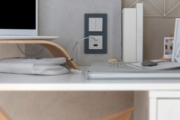 Simon 55 одинарная белая рамка TR1/111