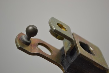 Mercedes W124 240D 300D Резиновый разъем газового кабеля