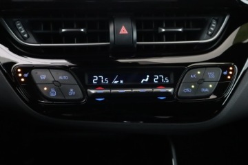 Toyota C-HR I Crossover Facelifting 1.8 Hybrid 122KM 2022 Toyota C-HR 1.8 Hybrid, Salon Polska, zdjęcie 15