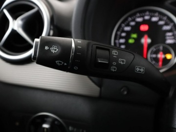 Mercedes Klasa B W246 Sports Tourer Facelifting 1.5 180 d BlueEFFICIENCY Edition 109KM 2017 Mercedes B 180 navi kamera i czujniki parkowania, zdjęcie 32