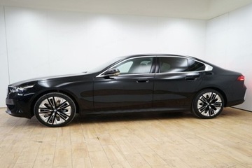BMW Seria 5 G90-91 Sedan Plug-In 2.0 30e 299KM 2023 BMW Seria 5 530e Sedan 2.0 (299KM) 2023, zdjęcie 1