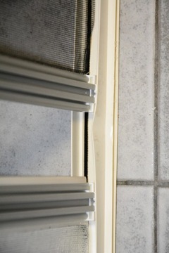 Рулонные шторы Dometic DB1R с москитной сеткой 880 x 530