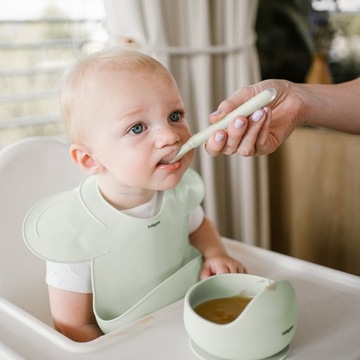 Silikonowy śliniak z regulowanym zapięciem Babyono 1639/03 miętowy