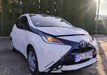 Toyota Aygo II Hatchback 5d 1.0 VVT-i 69KM 2017 Toyota Aygo 122017r,SALON POLSKA1.0 Benzyna. Uszkodzony przod i lewy bok.