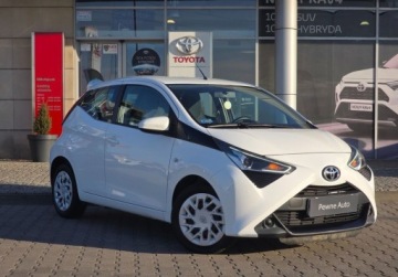 Toyota Aygo II Hatchback 3d Facelifting 1.0 VVT-i 72KM 2021 Toyota Aygo Toyota Aygo 1.0 VVT-i X-play Benzyna 72KM
