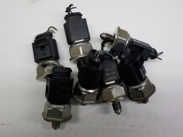 VOLKSWAGEN GOLF V 1.6 FSI Sensor Druck des Kraftstoffsbehälters 03C906051G