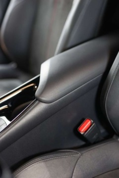 Toyota C-HR I Crossover Facelifting 1.8 Hybrid 122KM 2023 Toyota C-HR 1.8 Hybrid GPF GR Sport 1.8 Hybryda 122KM, zdjęcie 32